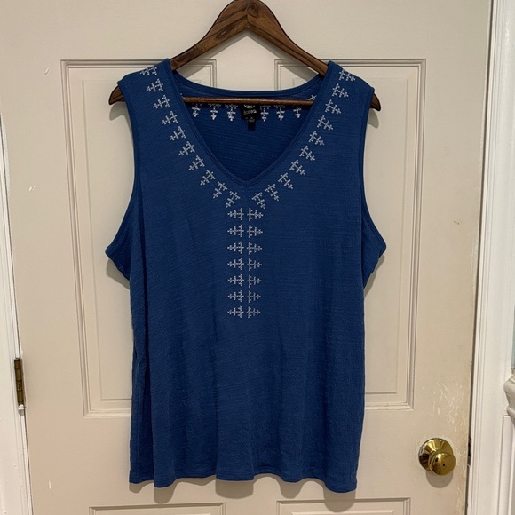 Bobeau Plus Size Embroidered Boho Style Blue Sleeveless Hip Length Top Size 1x - Picture 1 of 5